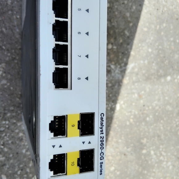 Cisco catalyst 2960 8port switch - Picture 1 of 2